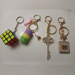 Bundle of 4 keychains
